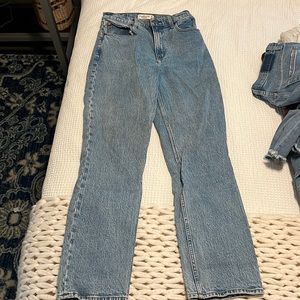 Abercrombie & Fitch Curve Love The 90’s Straight Ultra High Rise Jeans